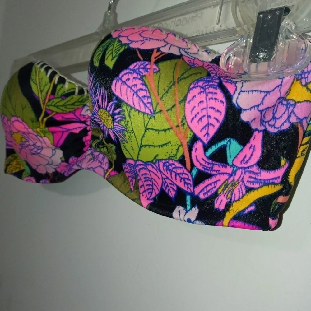 Victoria's Secret The Flirt Bandeau Floral Embroidered Strapless Bikini top